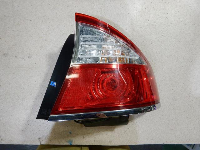【中古】中古部品 レガシィ BL5 右テールランプ 【3330810100-001686371815500】