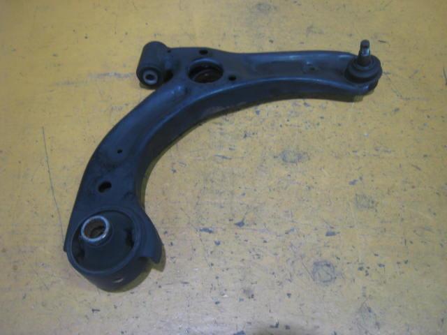 【中古】中古部品 プレオ L275F 右フロントロアアーム 【3340220100-001592039951720】