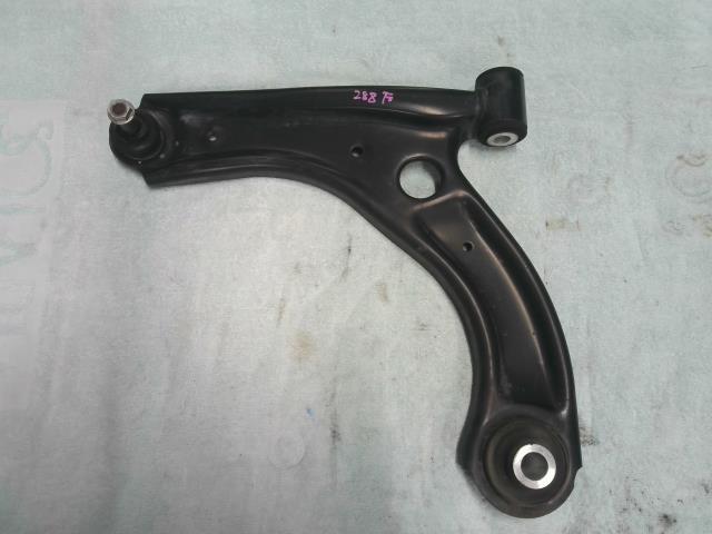 【中古】中古部品 スイフト ZC13S 左フロントロアアーム 【3310200100-000021828851740】