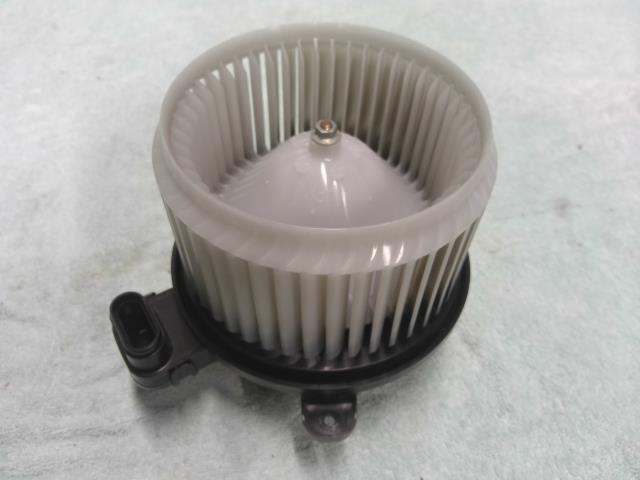 【中古】中古部品 スイフト ZC13S ヒーターブロアモーター 【3310200100-000021828867900】