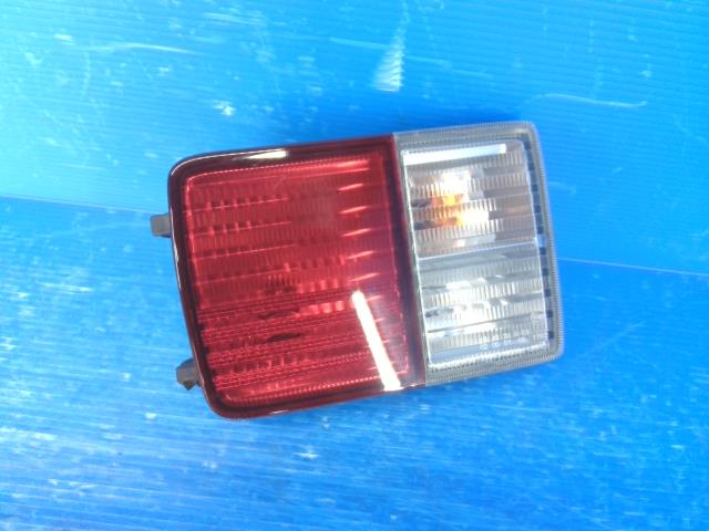 【中古】中古部品 エブリィ DA64V 左テールランプ 【3310550000-250312000715600】