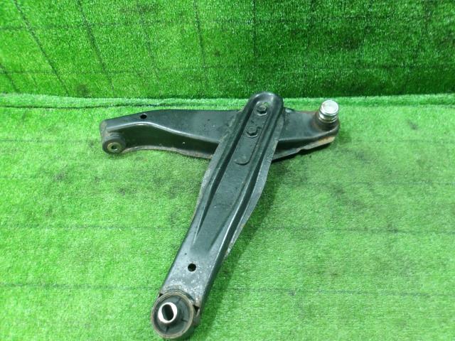 【中古】中古部品 サンバー TT2 右フロントロアアーム 【3330420100-250409000851721】