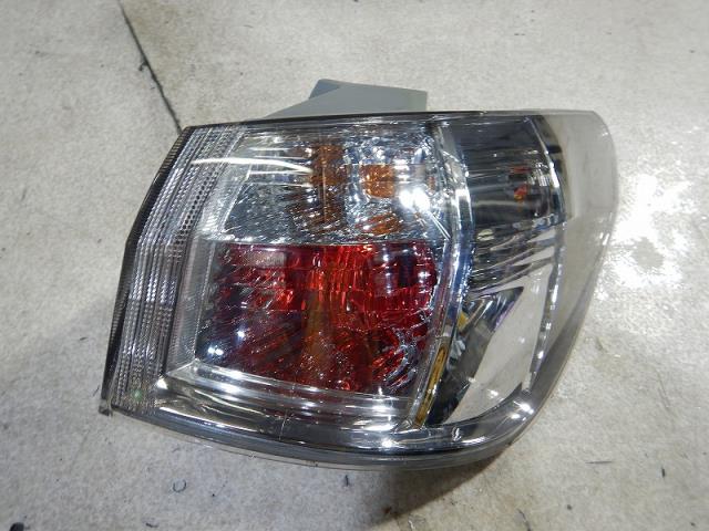 【中古】中古部品 カルディナ ZZT241W 右テールランプ 【3330810100-001615863715500】