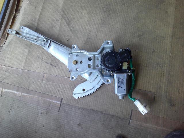 【中古】中古部品 テリオスキッド J111G 右フロントドアレギュレータ・モーター 【3310410000-000253018813120】