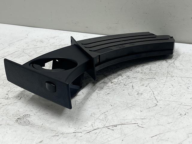 【中古】中古部品 BMW 5シリーズ PU30 ドリンクホルダー 【3310070100-0000Y0764270231】