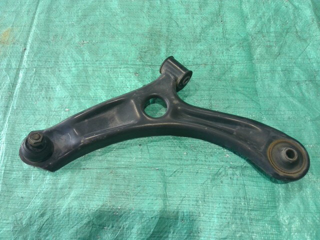 【中古】中古部品 ハスラー MR31S 左フロントロアアーム 【3310090100-202504087751740】