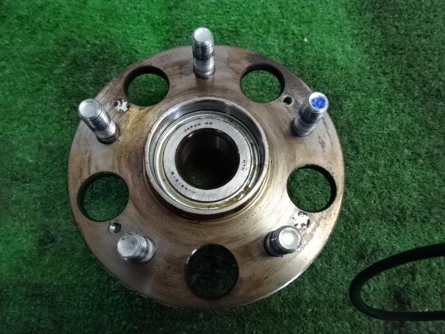 【中古】中古部品 ストリーム RN6 リアハブ 【3330980100-001529905044470】