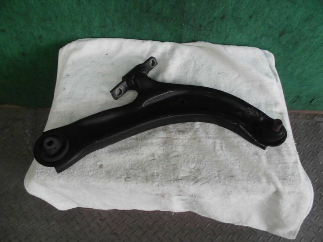 【中古】中古部品 セレナ CC25 右フロントロアアーム 【3310420000-000002351151720】