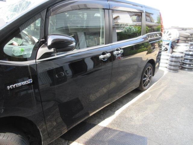 【中古】中古部品 エスクァイア ZWR80G 左フロントドア 【3330560100-250515000813200】