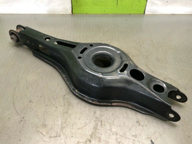 【中古】中古部品 プリウス ZVW50 右リアロアアーム 【3330530100-000005386051820】