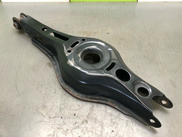 【中古】中古部品 プリウス ZVW50 左リアロアアーム 【3330530100-000005386051840】