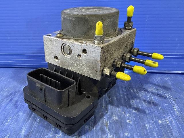 【中古】中古部品 ヴィッツ KSP130 ABSアクチュエーター 【3310050100-000193040142500】