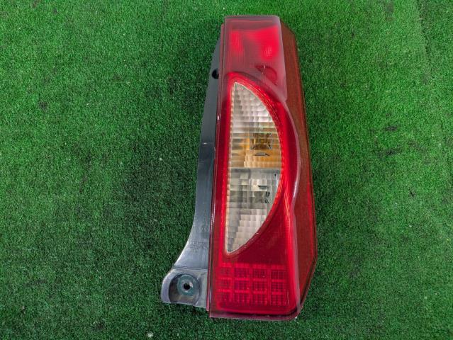 【中古】中古部品 アルト HA24S 右テールランプ 【3310080100-250318000215500】
