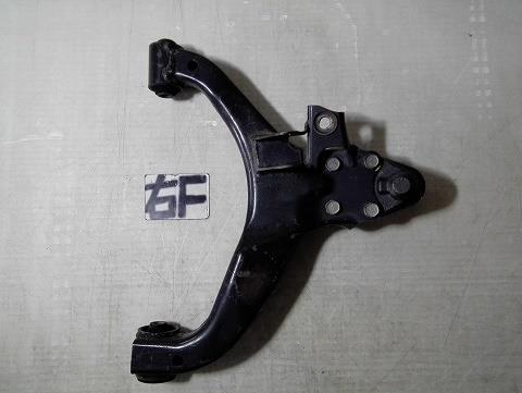 【中古】中古部品 キャラバン VWE25 右フロントロアアーム 【3310050100-001686467551720】