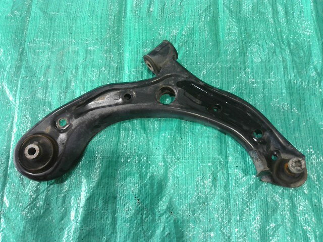 【中古】中古部品 N−BOX JF1 右フロントロアアーム 【3310090100-202505049651720】