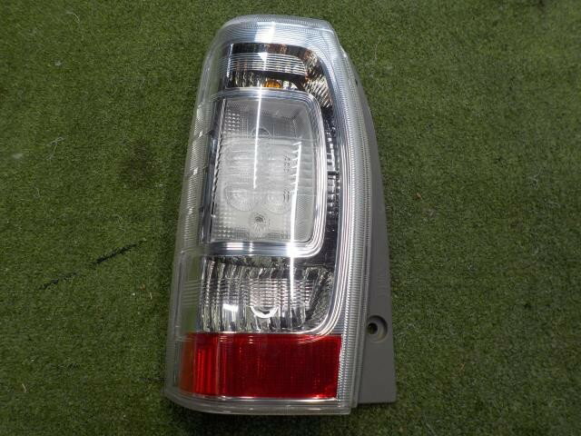 【中古】中古部品 タントエグゼ L455S 左テールランプ 【3260200000-250527000315600】