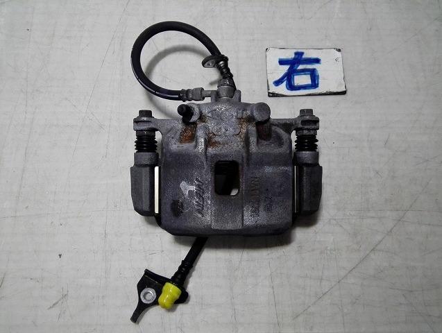 【中古】中古部品 フリード GB3 右フロントキャリパー 【3310050100-230421000244330】