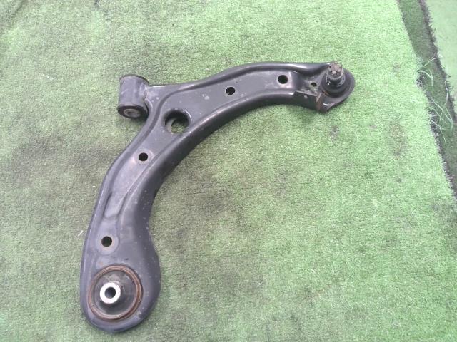 【中古】中古部品 N−BOX JF1 右フロントロアアーム 【3310200100-000021928451720】