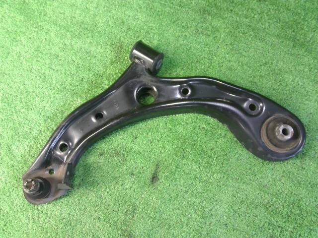 【中古】中古部品 N−BOX JF1 左フロントロアアーム 【3260070000-250512000251740】