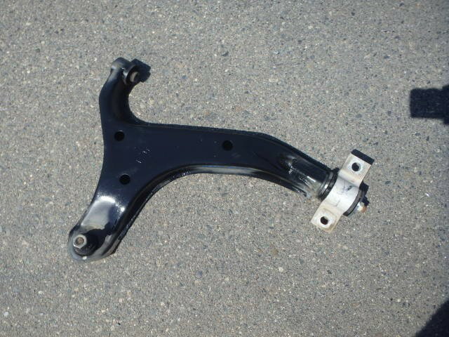 【中古】中古部品 エルグランド ME51 左フロントロアアーム 【3331010800-000023250451740】