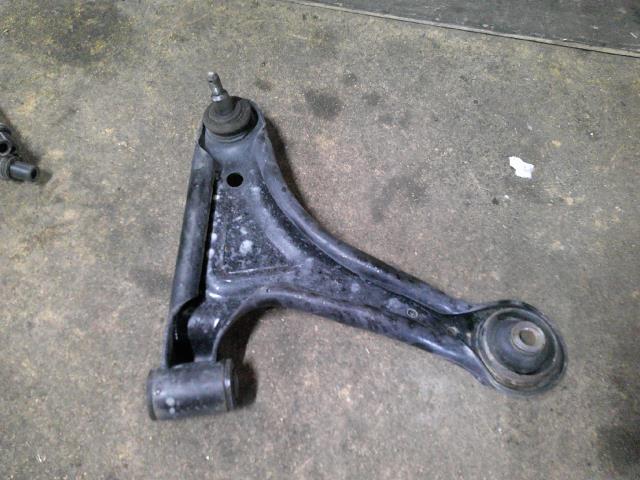 【中古】中古部品 ハイゼット S200V 左フロントロアアーム 【3310410000-000253020951740】