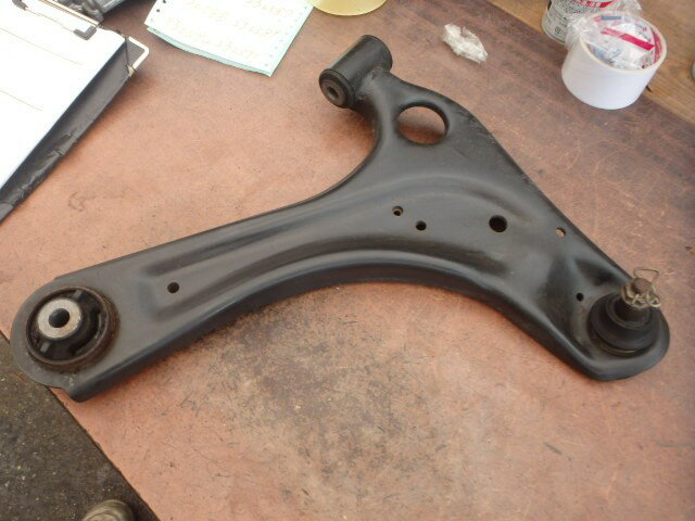 【中古】中古部品 ハイゼット S500P 右フロントロアアーム 【3331010800-000023258151720】