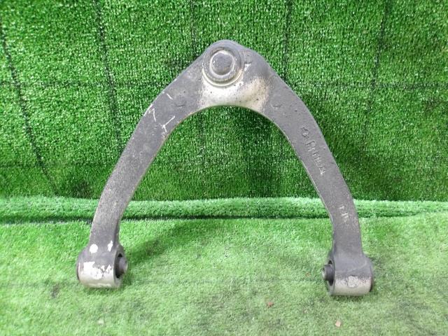 【中古】中古部品 スカイライン HNV37 右フロントアッパアーム 【3330420100-250524000151730】