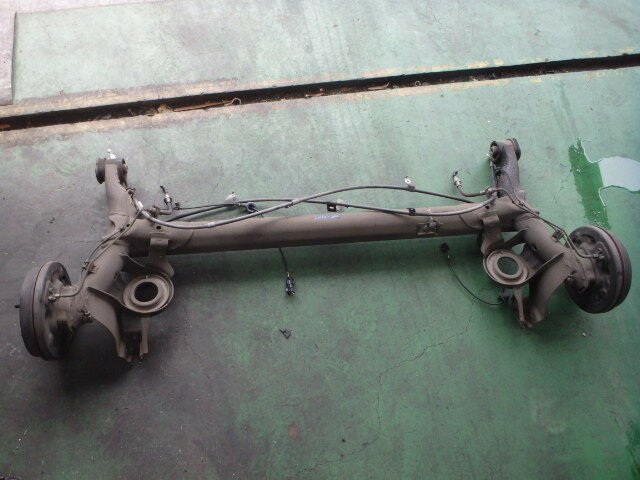 【中古】中古部品 ムーヴ LA100S リアアクスルビーム 【3331010800-000023270253500】