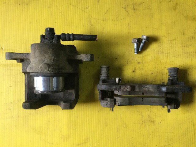 【中古】中古部品 エブリィ DA17V 左フロントキャリパー 【3330960100-000052509444360】