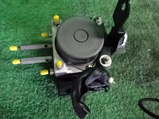 【中古】中古部品 タント L375S ABSアクチュエーター 【3330980100-001657007442500】 2