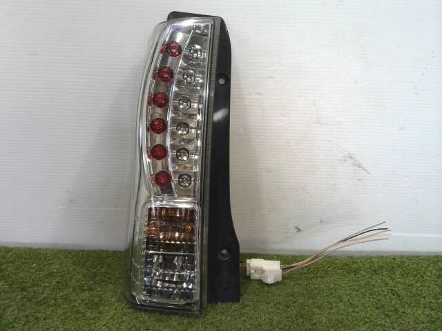 【中古】中古部品 eKワゴン H82W 左テールランプ 【3310090100-202505081315600】