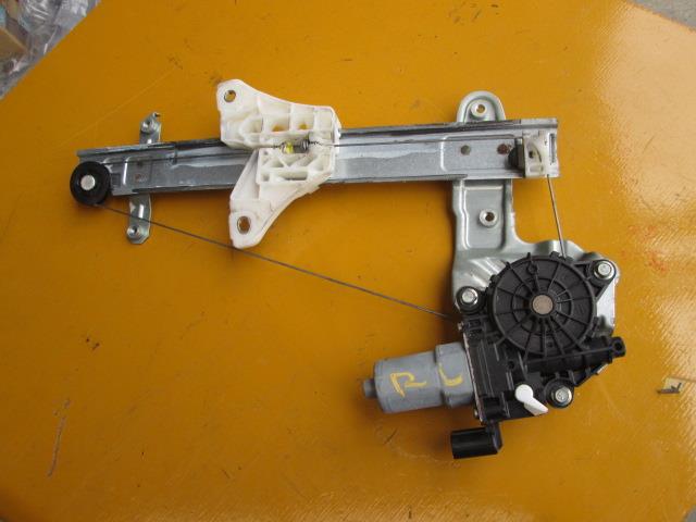 【中古】中古部品 スペーシア MK42S 左リアドアレギュレータ・モーター 【3310190100-000255004013420】