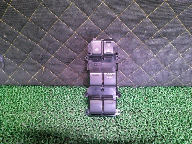 【中古】中古部品 ステップワゴン RK1 パワーウインドウスイッチ 【3330660100-000025302961900】