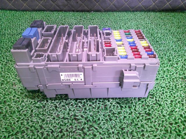 【中古】中古部品 ステップワゴン RK1 ヒューズボックス 【3330660100-000025302967800】