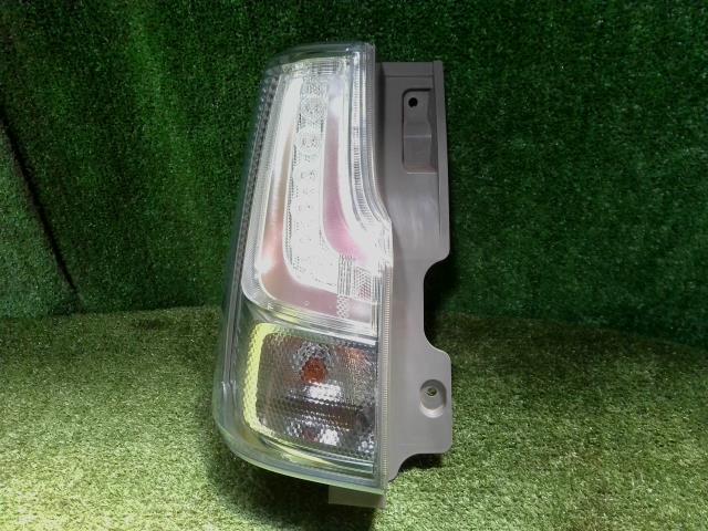 【中古】中古部品 デリカD2 MB46S 左テールランプ 【3260300000-250606000315600】