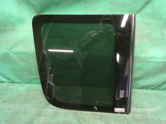 【中古】中古部品 エブリィ DA64V 右クォーターガラス 【3330990500-250610000317280】