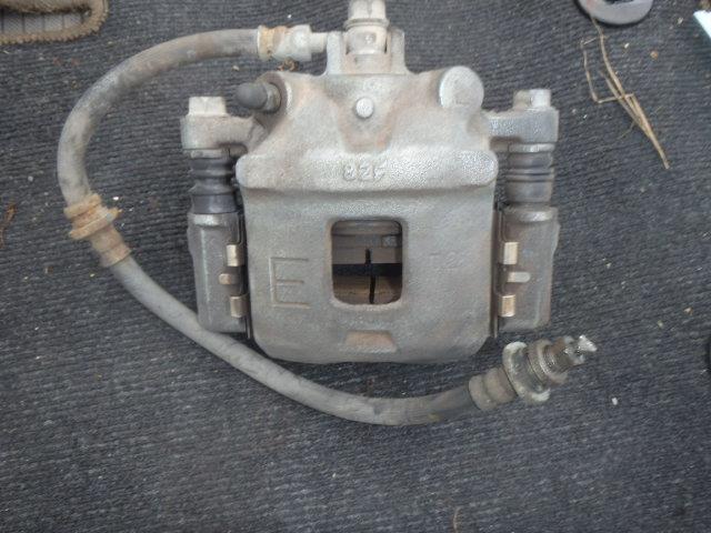 【中古】中古部品 エブリィ DA64W 左フロントキャリパー 【3331010800-000023290744360】