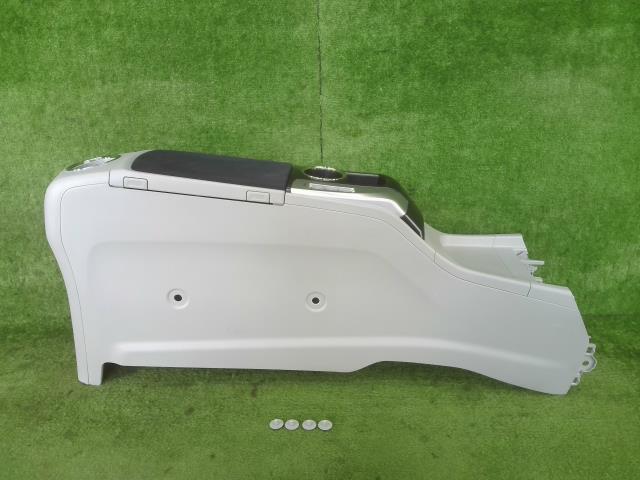 【中古】中古部品 プリウスα ZVW40W コンソールボックス 【3330990100-250418000277100】