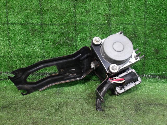 【中古】中古部品 パレット MK21S ABSアクチュエーター 【3330420100-250607000142500】