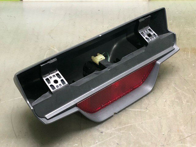 【中古】中古部品 ジムニー JB23W ハイマウントストップランプ 【3330530100-000005400315830】
