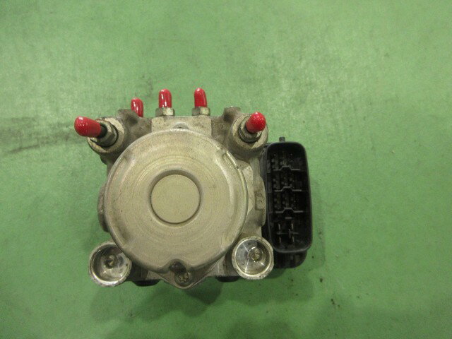 【中古】中古部品 エブリィ DA64V ABSアクチュエーター 【3310590000-202506050242500】