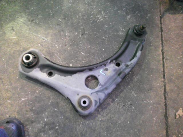 【中古】中古部品 ノート E12 左フロントロアアーム 【3310410000-000223064151740】