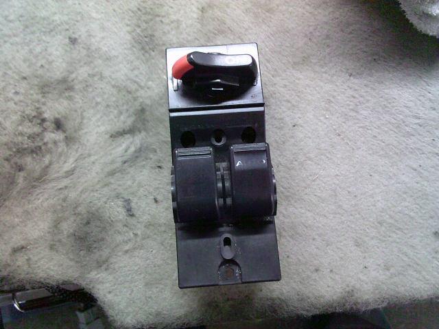 【中古】中古部品 バモス HM2 パワーウインドウスイッチ 【3330220100-250620000361900】