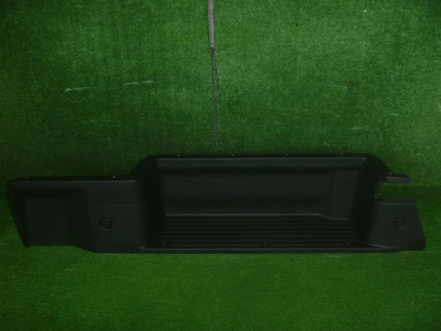 【中古】中古部品 NV350キャラバン VN6E26 左サイドステップ 【3330370100-000253009913801】