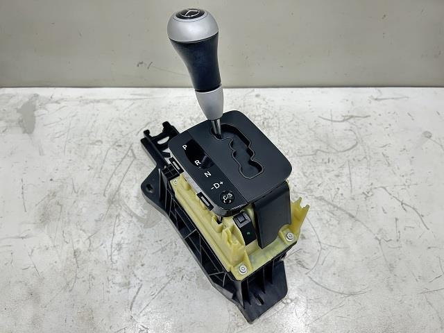 【中古】中古部品 ベンツ Bクラス 245232 シフトレバー 【3310070100-000090771237850】