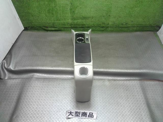 【中古】中古部品 プリウスα ZVW40W コンソールボックス 【3330990700-202505004677100】