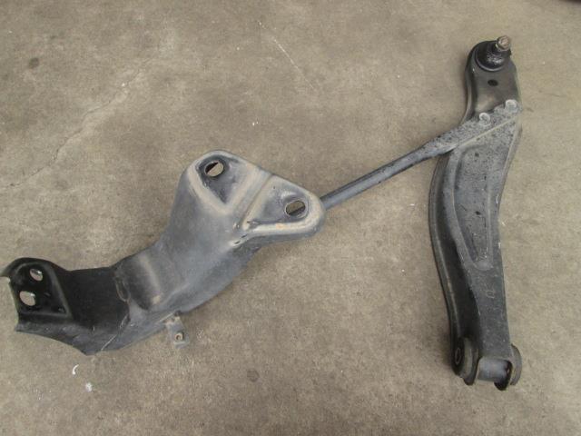 【中古】中古部品 ハイゼット S201P 右フロントロアアーム 【3310190100-000255004951720】