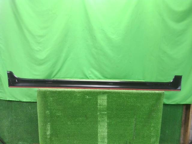 【中古】中古部品 エッセ L235S 右サイドステップ 【3310200100-000021909313700】