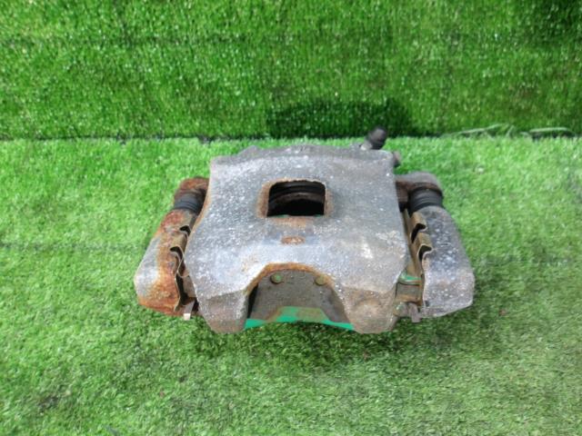 【中古】中古部品 キャリィ DA63T 右フロントキャリパー 【3330420100-250618000144330】