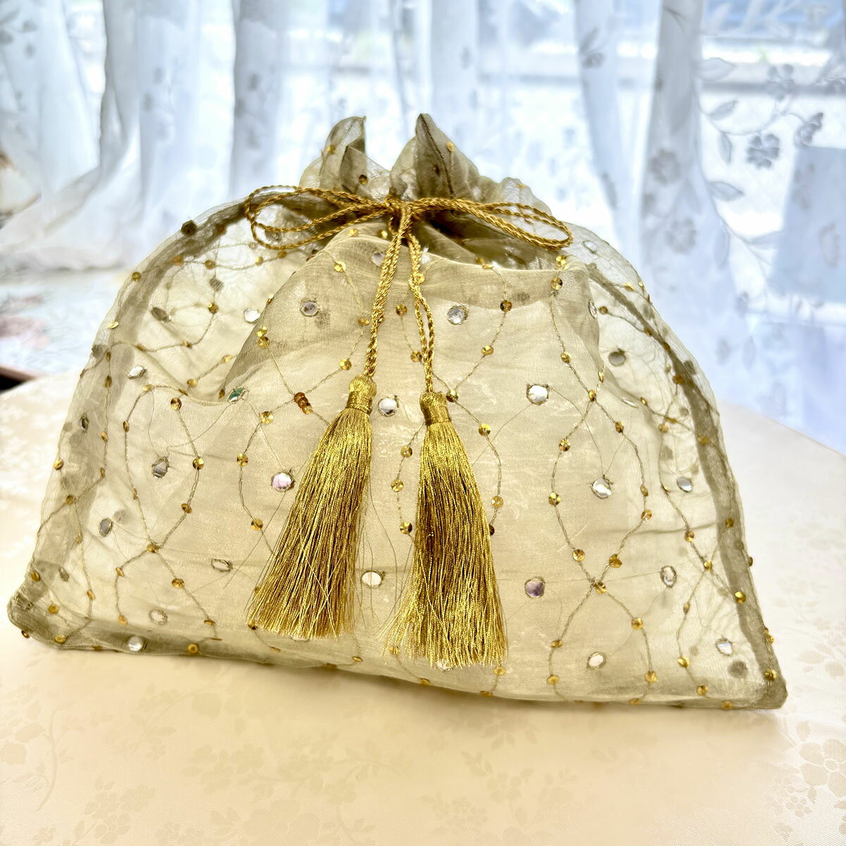 ★倉庫移転の為、総売り尽くしセール！★ 【ポスト投函便】 インド製 オーガンジーバッグ 巾着 可愛い 収..